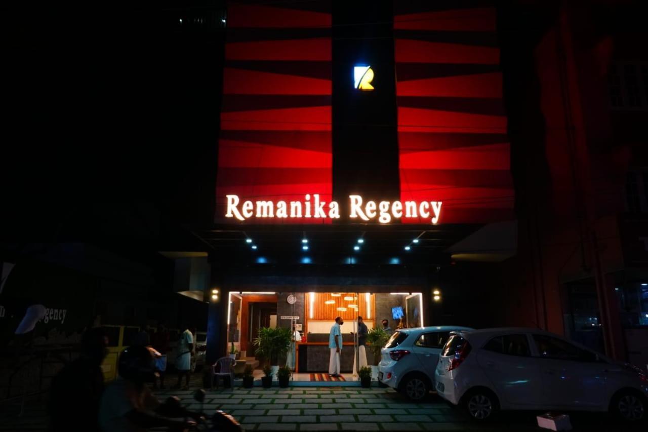 Готель Remanika Regency Ґуруваюр Екстер'єр фото